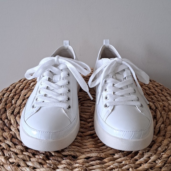 NWOT Vionic Womens Winny Casual/Athleisure/Comfort White Leather Sneakers 9 - Picture 3 of 9